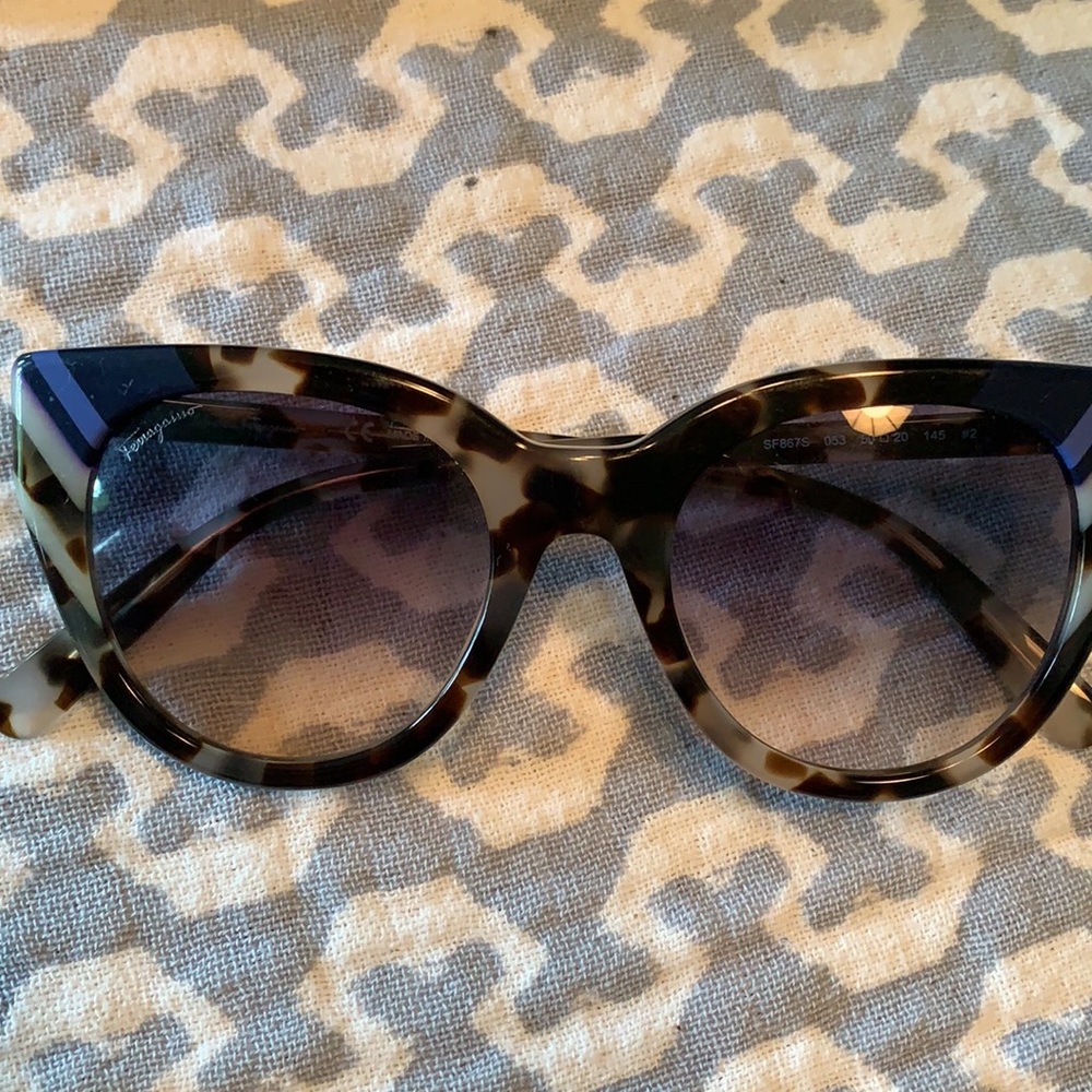 Salvatore Ferragamo sunglasses perfect condition